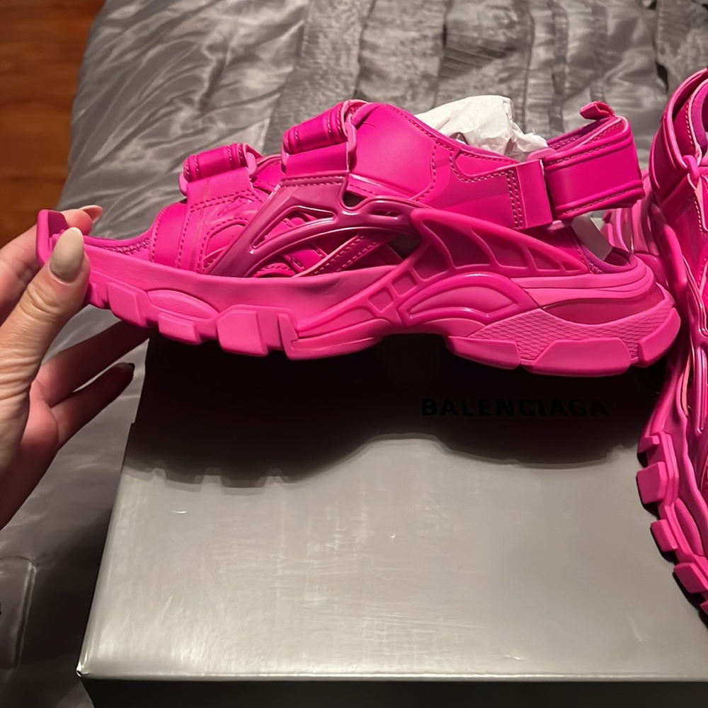 NEW neon pink neoprene and rubber track sandals - Picture 6 of 8